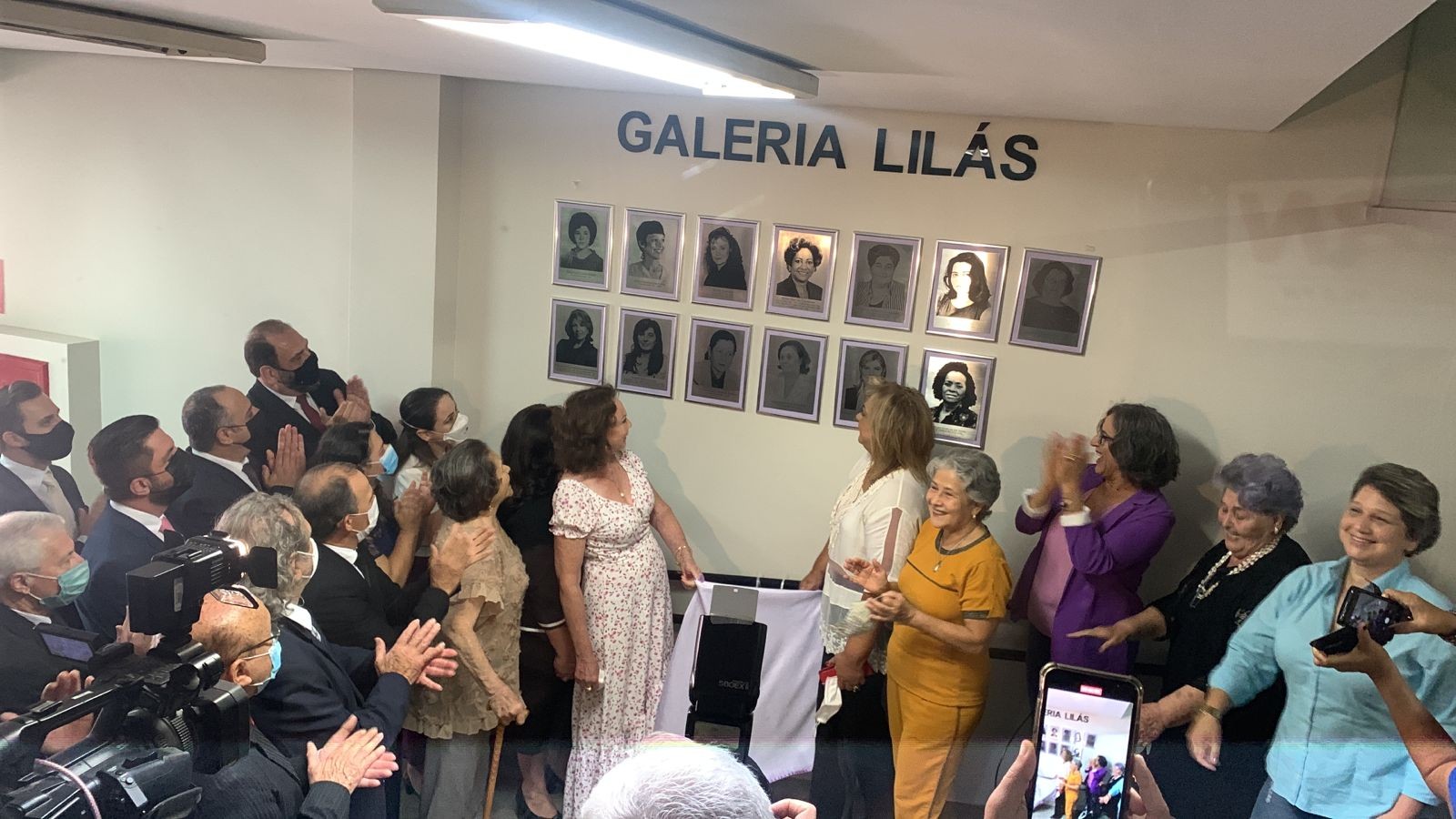 Vereadoras de Maringá são homenageadas em galeria de fotos na sede do Legislativo