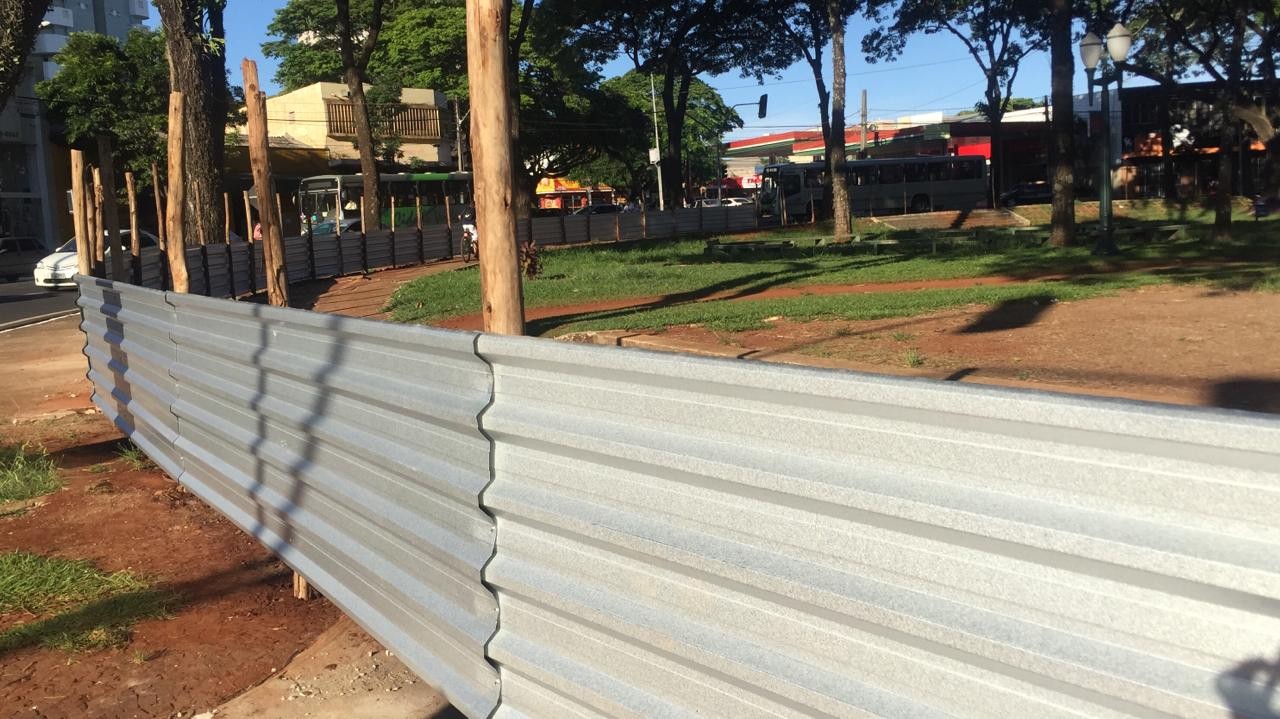 Iniciada a revitalização da praça Rocha Pombo