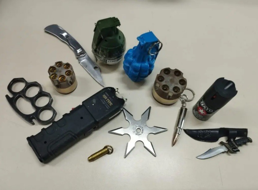 Veja os objetos barrados com mais frequência no raio-x do Aeroporto de Maringá