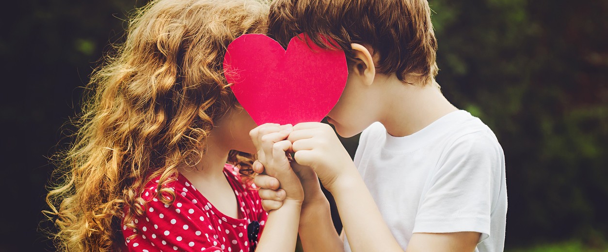 Namoro é para gente grande, criança brinca