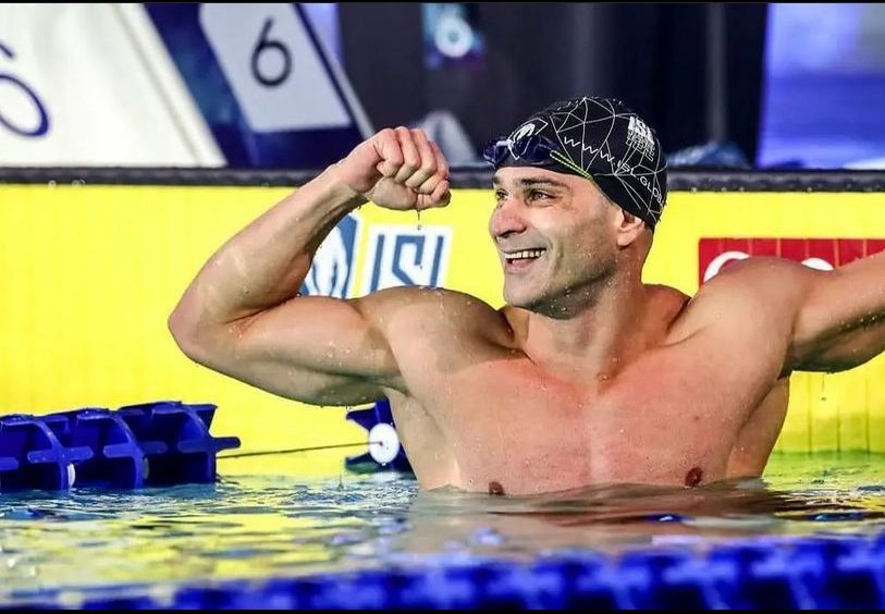 Nicholas Santos, tricampeão mundial nos 50 metros borboleta, participa de evento em Maringá