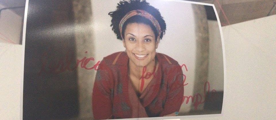 Câmera não filmou quem rabiscou foto de Marielle Franco