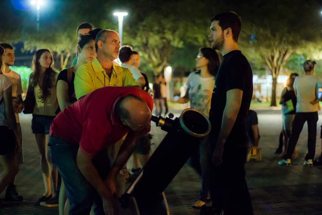 Observação dos astros: Grupos de astronomia vão instalar telescópios em praça de Maringá