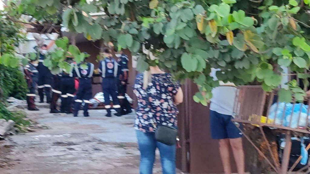 Idoso morre ao tentar arrumar telhado de casa, em Paiçandu