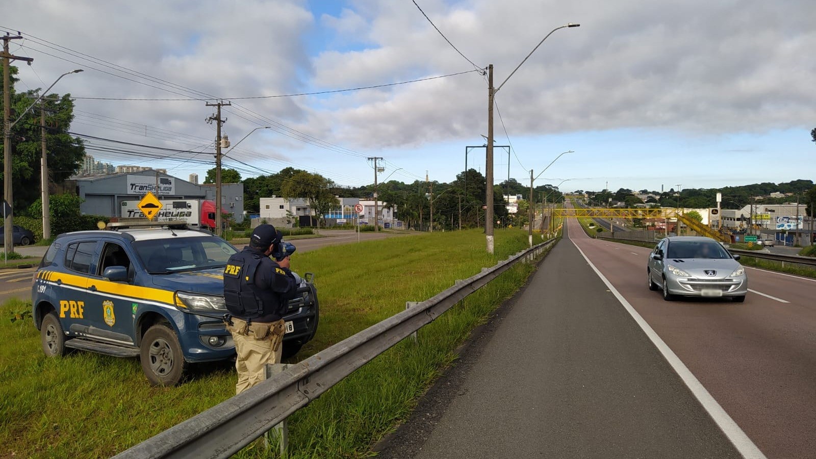 PRF flagra 324 condutores acima da velocidade na região durante operação