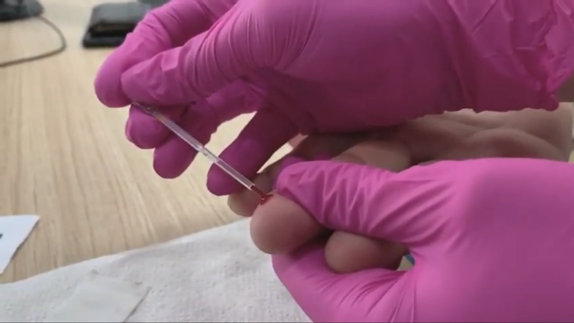 Teste rápido para dengue gera fila em farmácia de Maringá