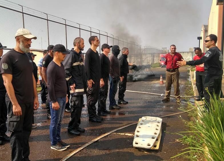 Agentes penitenciários concluem curso de brigadistas