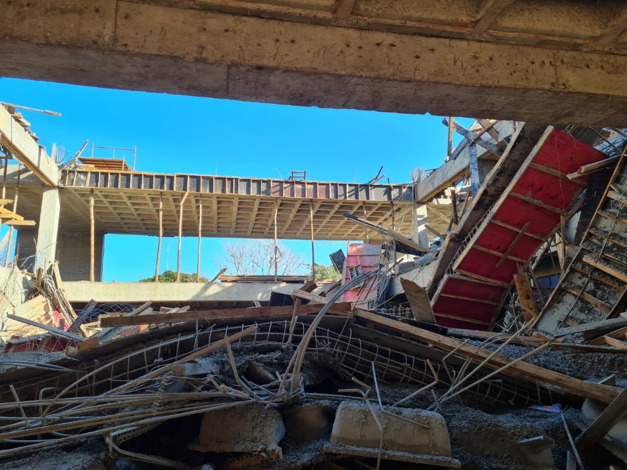 UEM instaura processo administrativo para apurar causas de desabamento