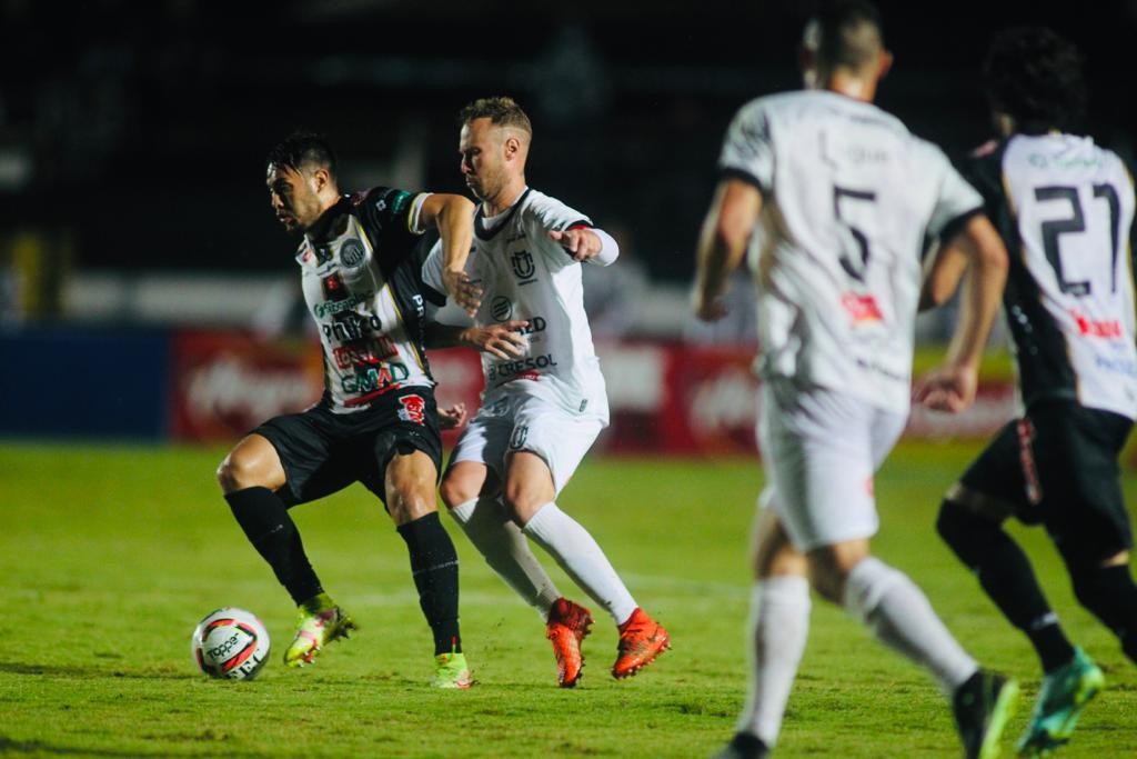 Em jogo marcado pela chuva, Maringá FC arranca empate contra o Operário e vai decidir a vaga no Willie Davids