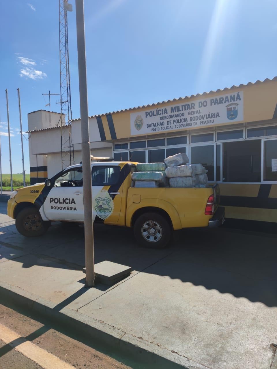Mais de uma tonelada de maconha é apreendida em carreta; dois são presos