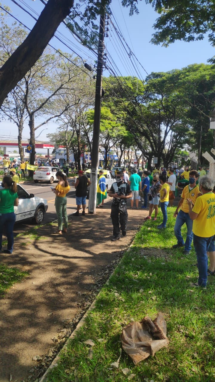 Carreata em prol do governo eleito percorre ruas de Maringá