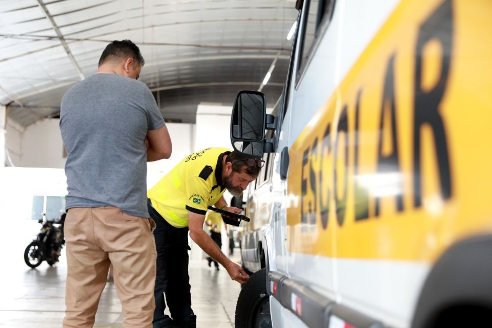 Veículos que transportam estudantes em Maringá passam por vistoria