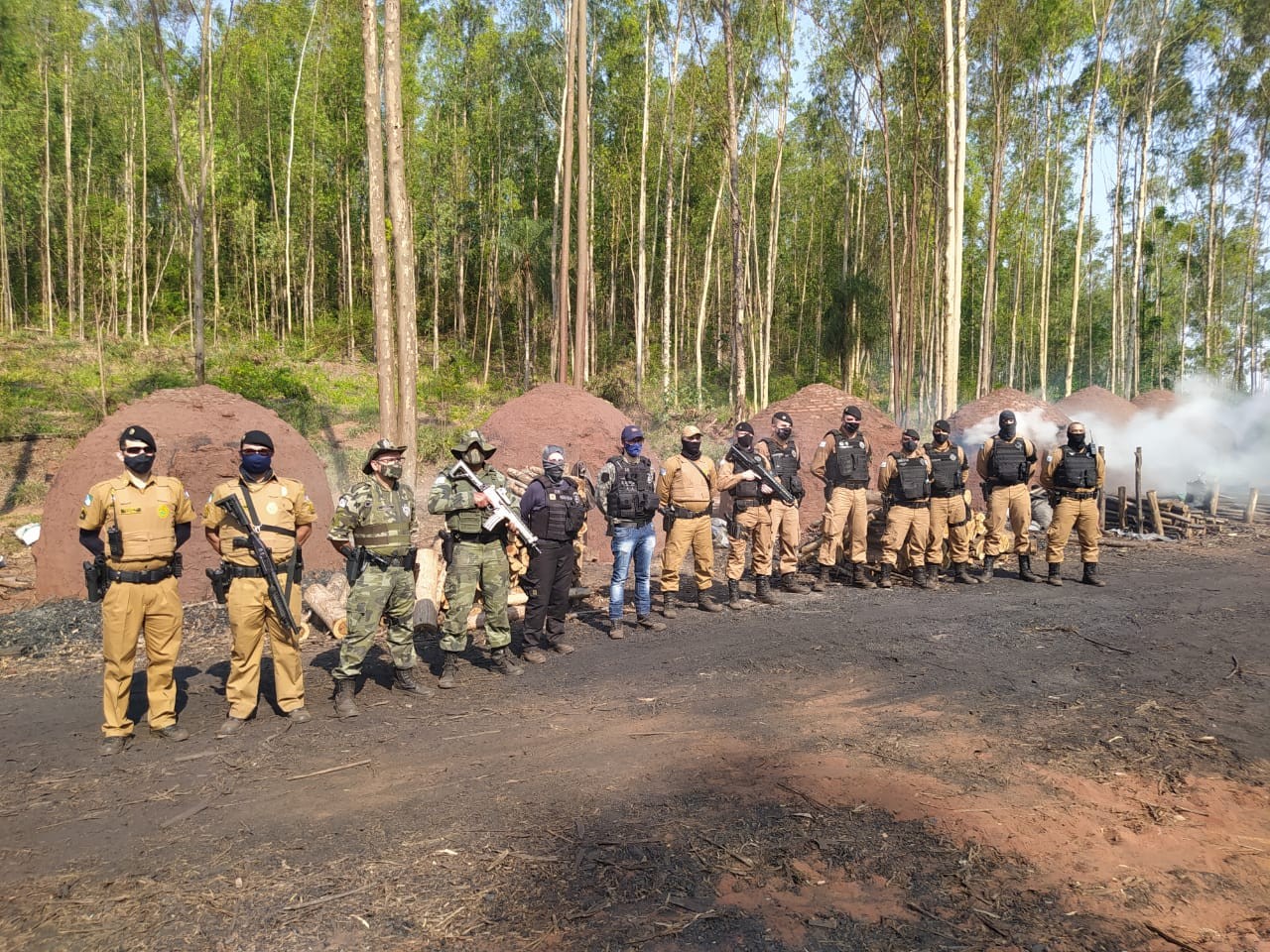 Polícia Ambiental fecha carvoaria clandestina em Querência do Norte