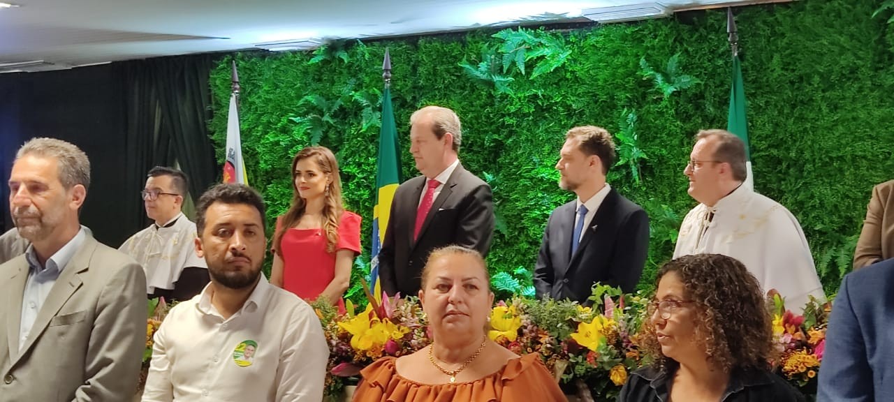 Novo reitor e nova vice-reitora da UEM tomam posse