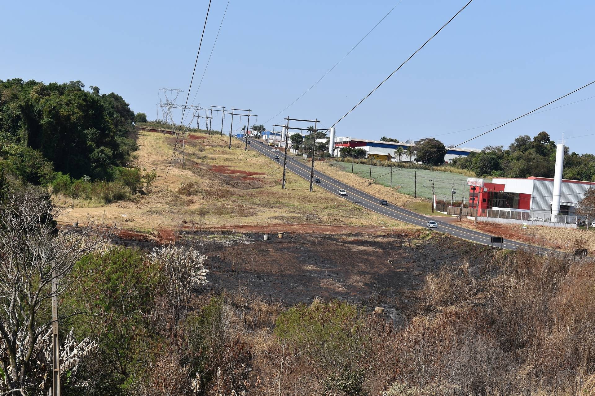 Desligamentos de energia por causa de queimadas quadruplicam no noroeste do Paraná
