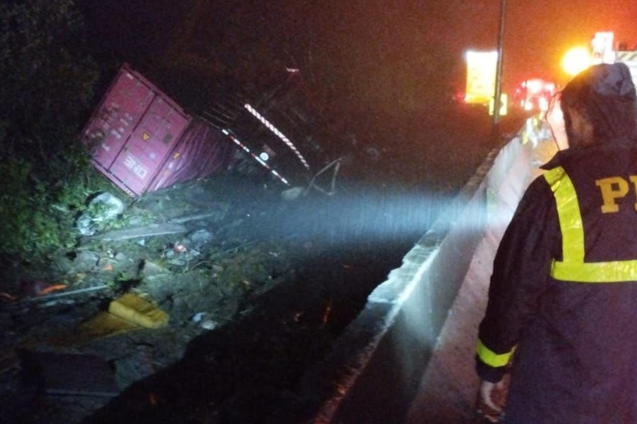 Nove pessoas morrem em grave acidente na BR-376, em Guaratuba