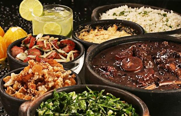Carnaval, caipirinha e feijoada: a mais brasileira das combinações