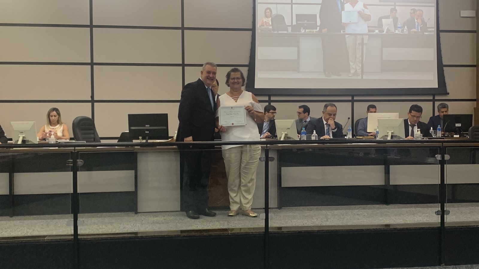 Câmara homenageia a premiada engenheira civil maringaense Donaria Rizzo