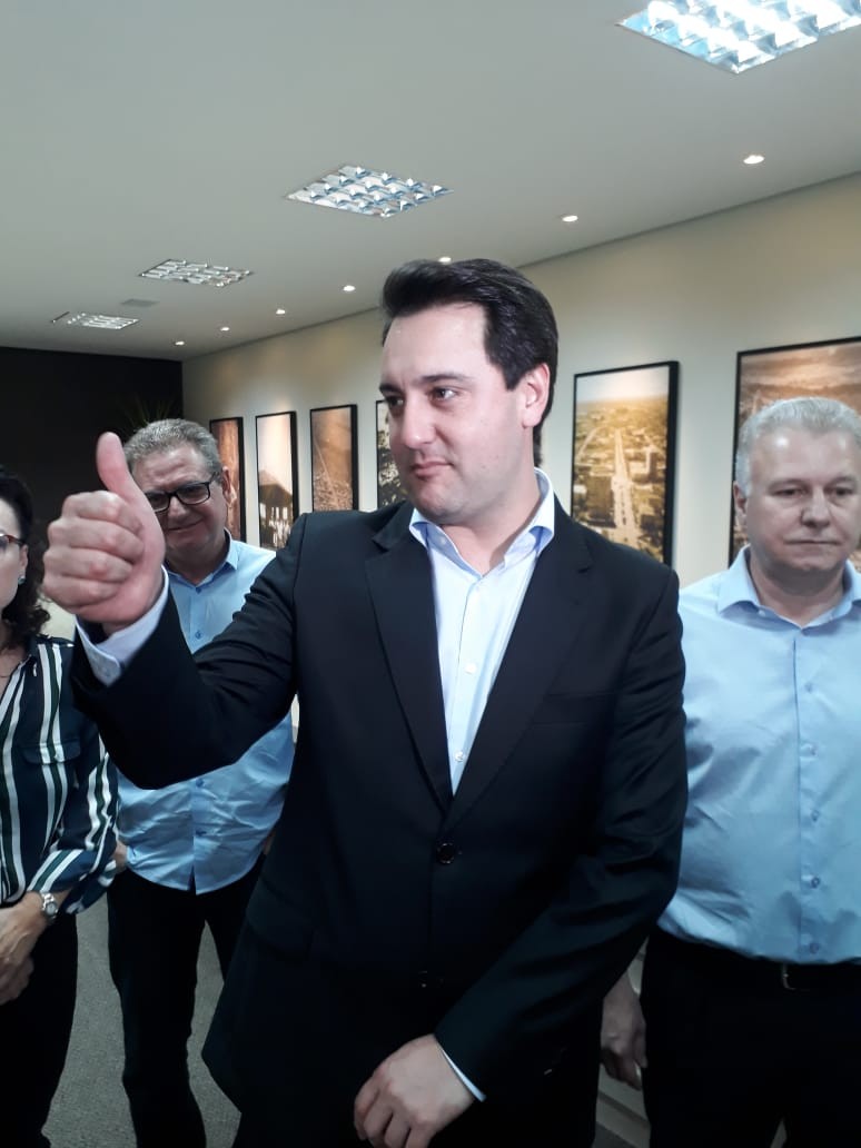 Com discurso de oposição ao atual governo, Ratinho Júnior apresenta propostas na Acim