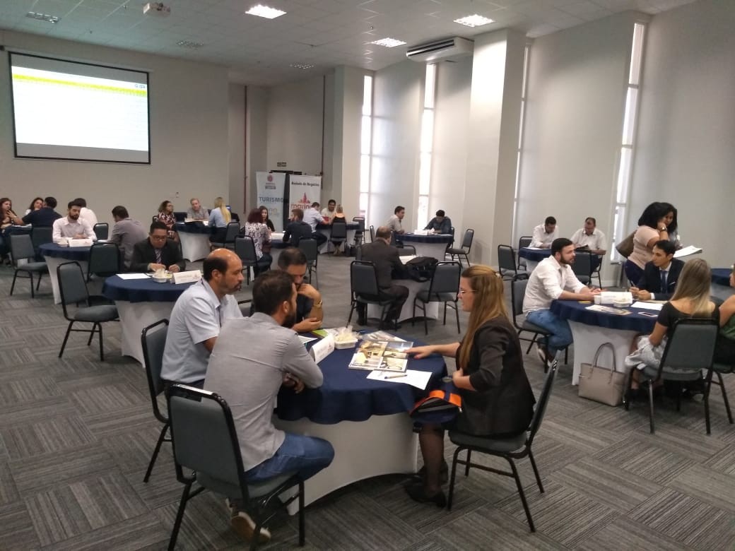 Quase 20 empresas participam de rodada de negócios em Maringá