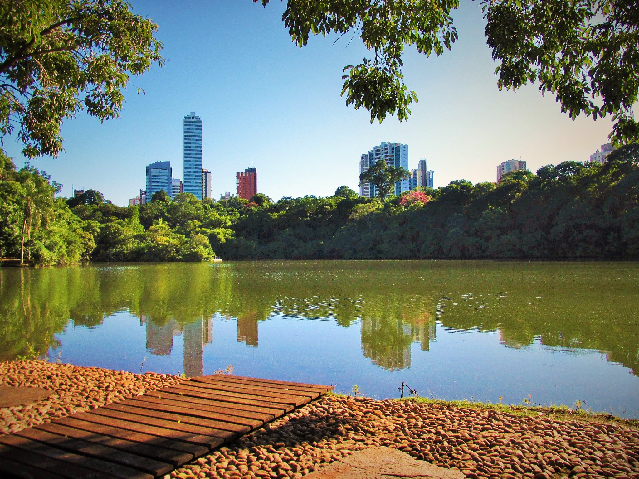 Sexta-feira (30) será ensolarada e quente em Maringá; tempo segue firme no fim de semana