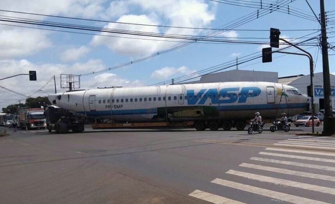Carcaça de boing da Vasp vira atração no Paraná