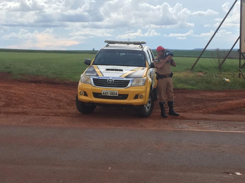 Quase mil motoristas são multados por excesso de velocidade no feriadão