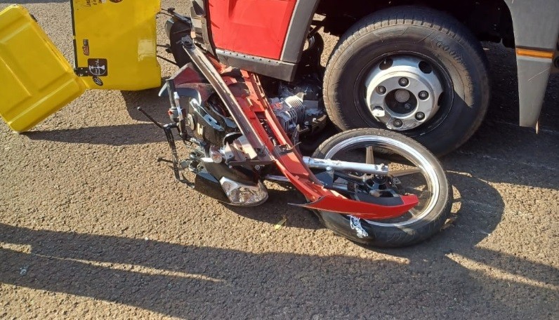 Motociclista morre ao se envolver em acidente com caminhão em Sarandi
