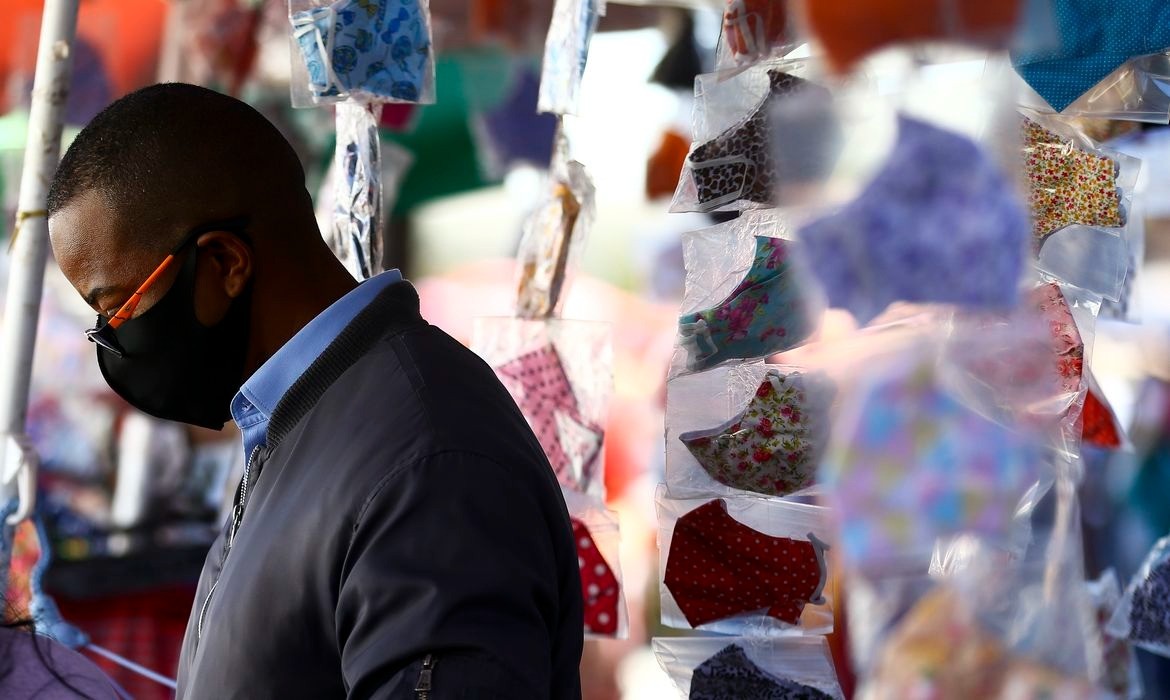 Goioerê revoga decreto e desobriga o uso de máscaras