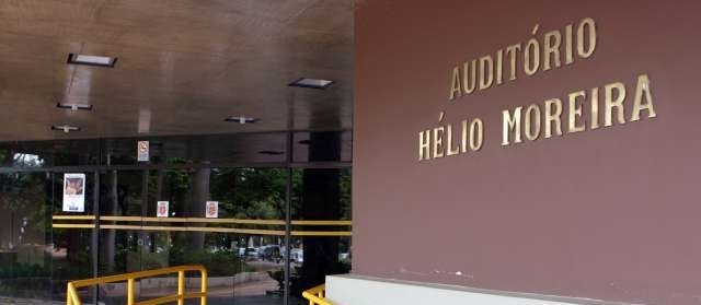 Secretaria de Educação chama, mas depois cancela reunião