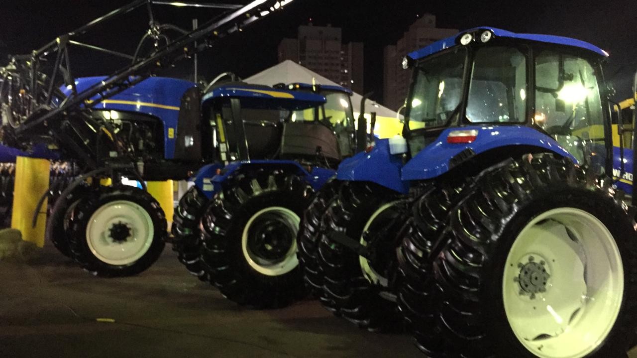 Máquinas e implementos agrícolas se destacam na Expoingá