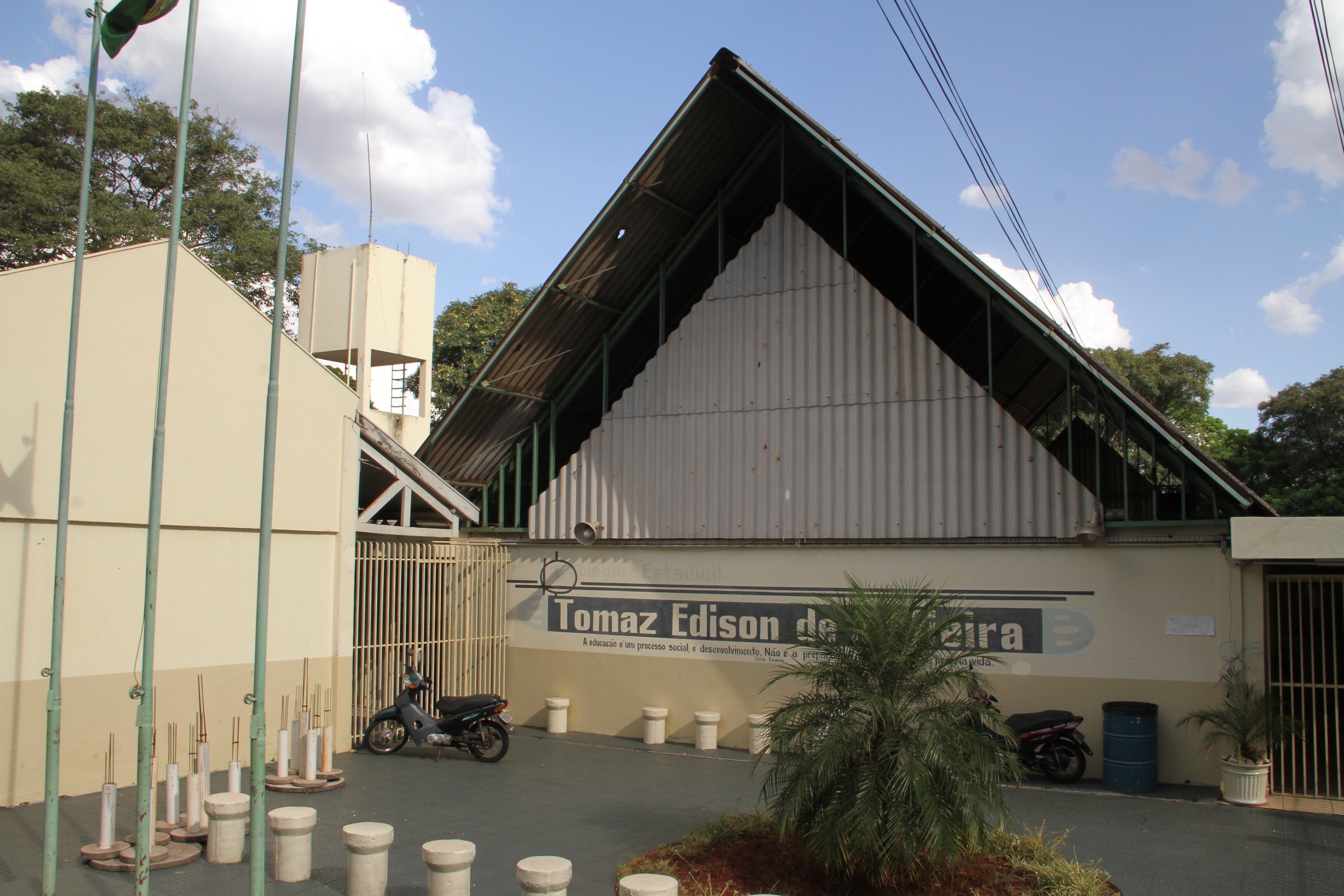 Apenas três colégios estaduais de Maringá têm que repor aulas perdidas durante greve