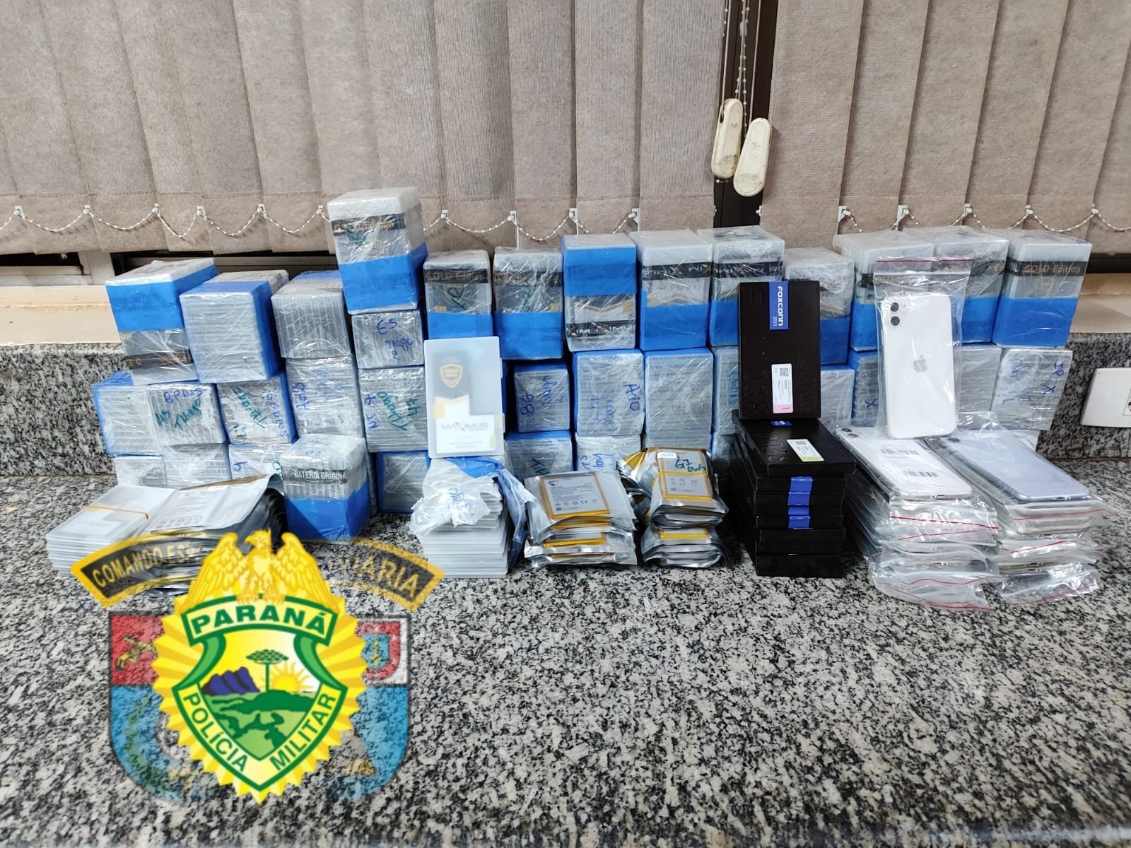 PRE apreende drogas e contrabando em ônibus e van