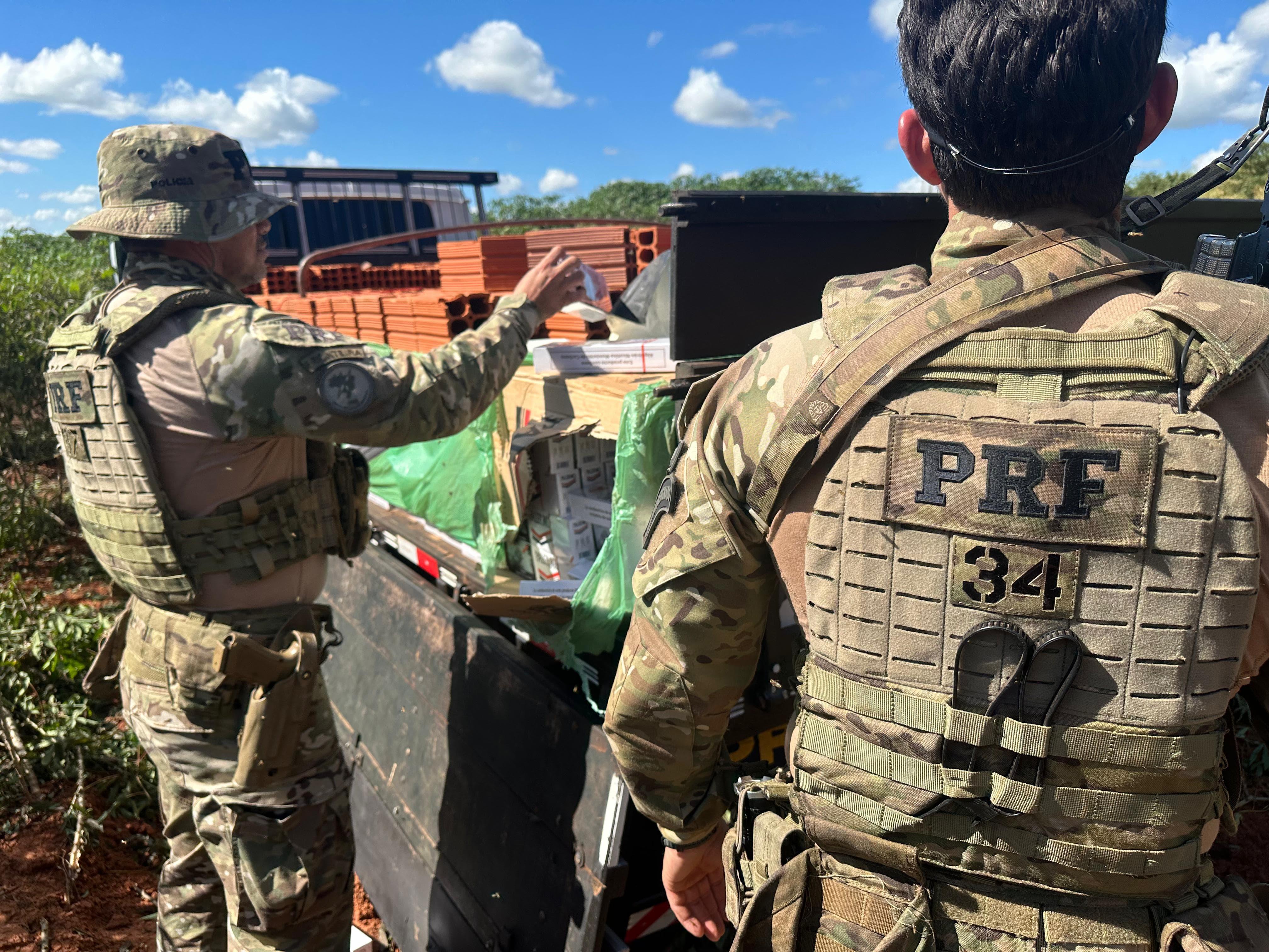 PRF apreende dois carregamentos de cigarros contrabandeados