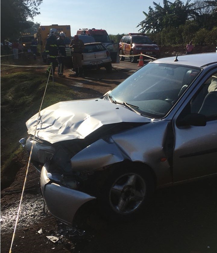 Acidente entre dois carros na PR-317 deixa sete pessoas feridas
