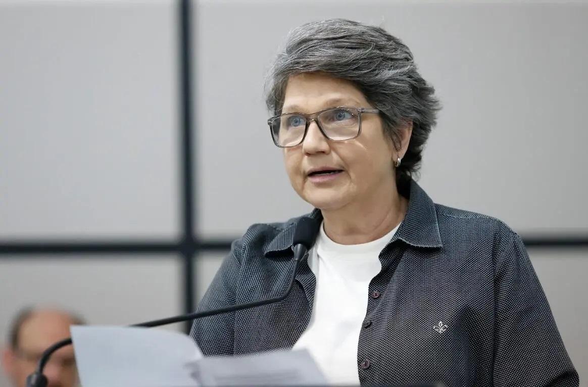 CP contra Cris Lauer é suspensa por decisão judicial