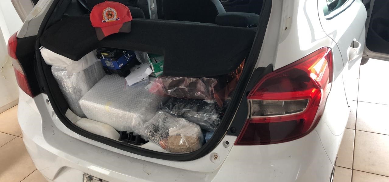 Carro de Sarandi é apreendido com eletrônicos do Paraguai