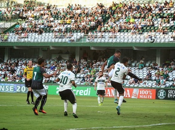 Maringá FC vence o Coritiba na casa do adversário