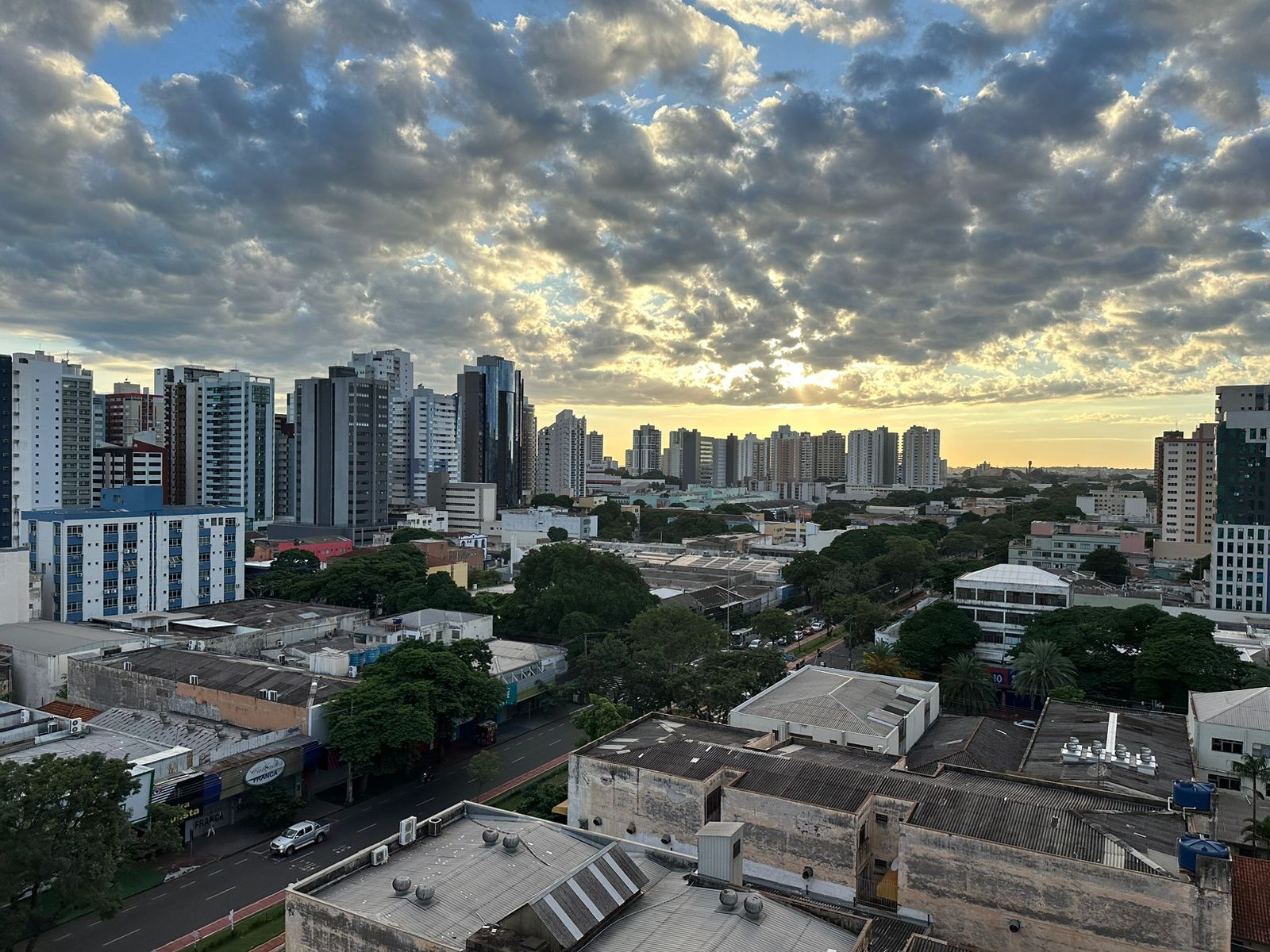 Tempo segue quente nesta terça-feira (30); veja previsão