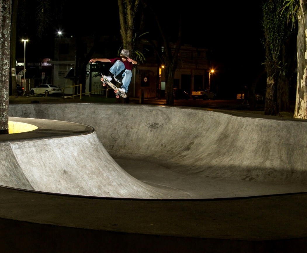Homem cai do skate e fica em estado grave em Maringá
