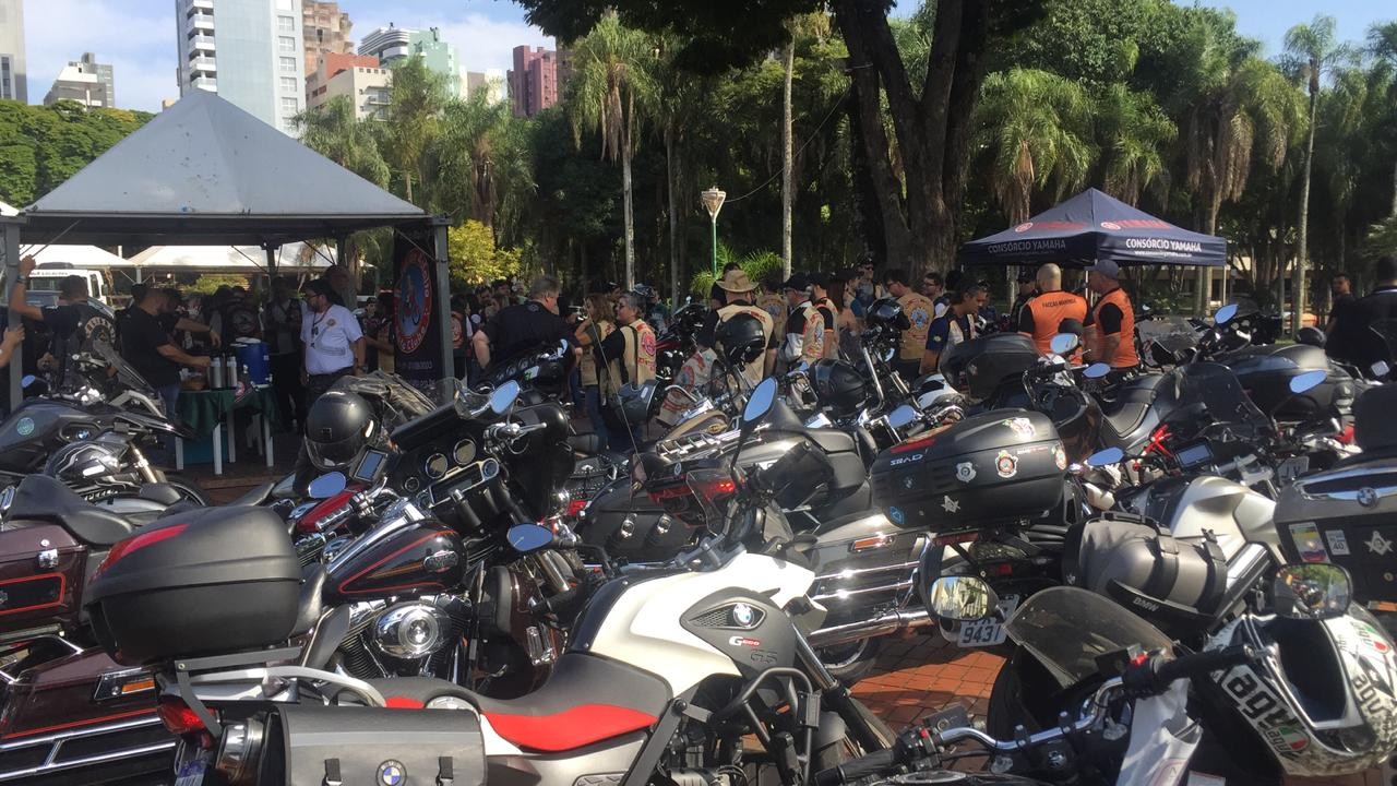 Quase 300 motociclistas participam de evento em Maringá