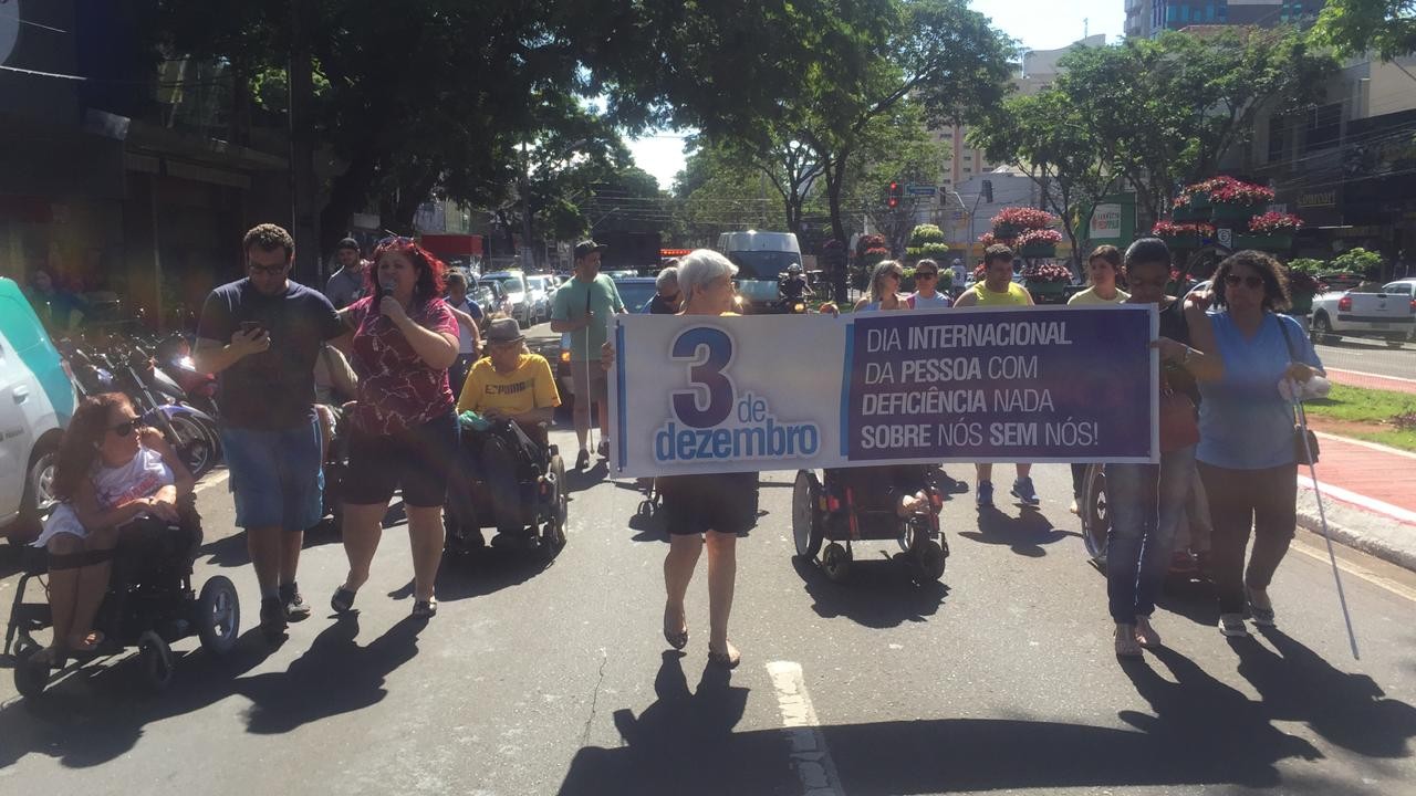 Deficientes relatam dificuldades enfrentadas na Avenida Brasil