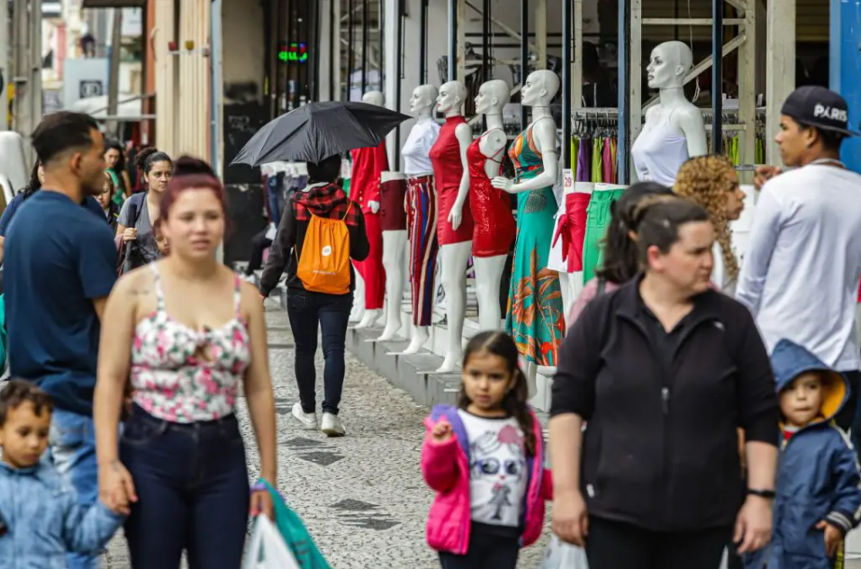 Comércio de Maringá e região estará aberto neste domingo; confira os horários