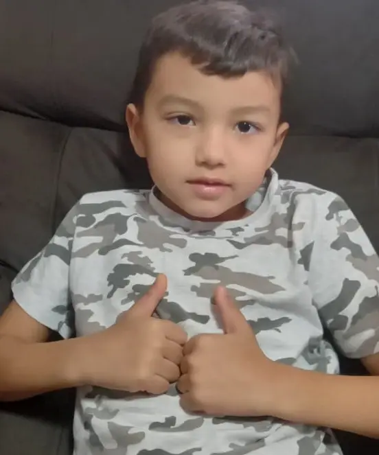 Menino atingido por trave de gol na cabeça recebe alta do hospital em Maringá