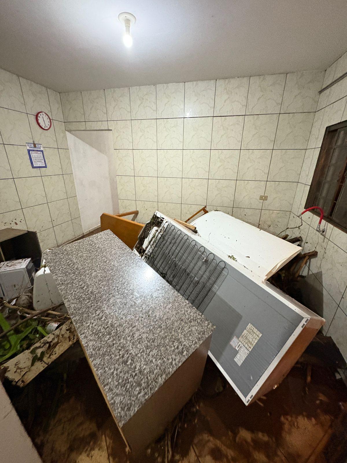 Mais de 10 famílias estão desabrigadas em Mandaguaçu após temporal