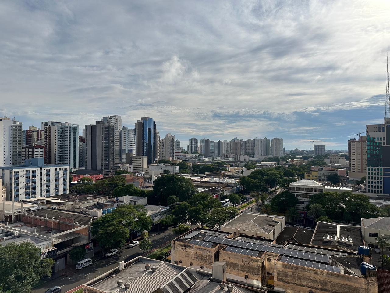 Maringá terá dia parcialmente nublado e possibilidade de pancadas chuva