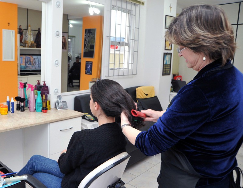 Decreto não permite reabertura de salões de beleza e barbearias