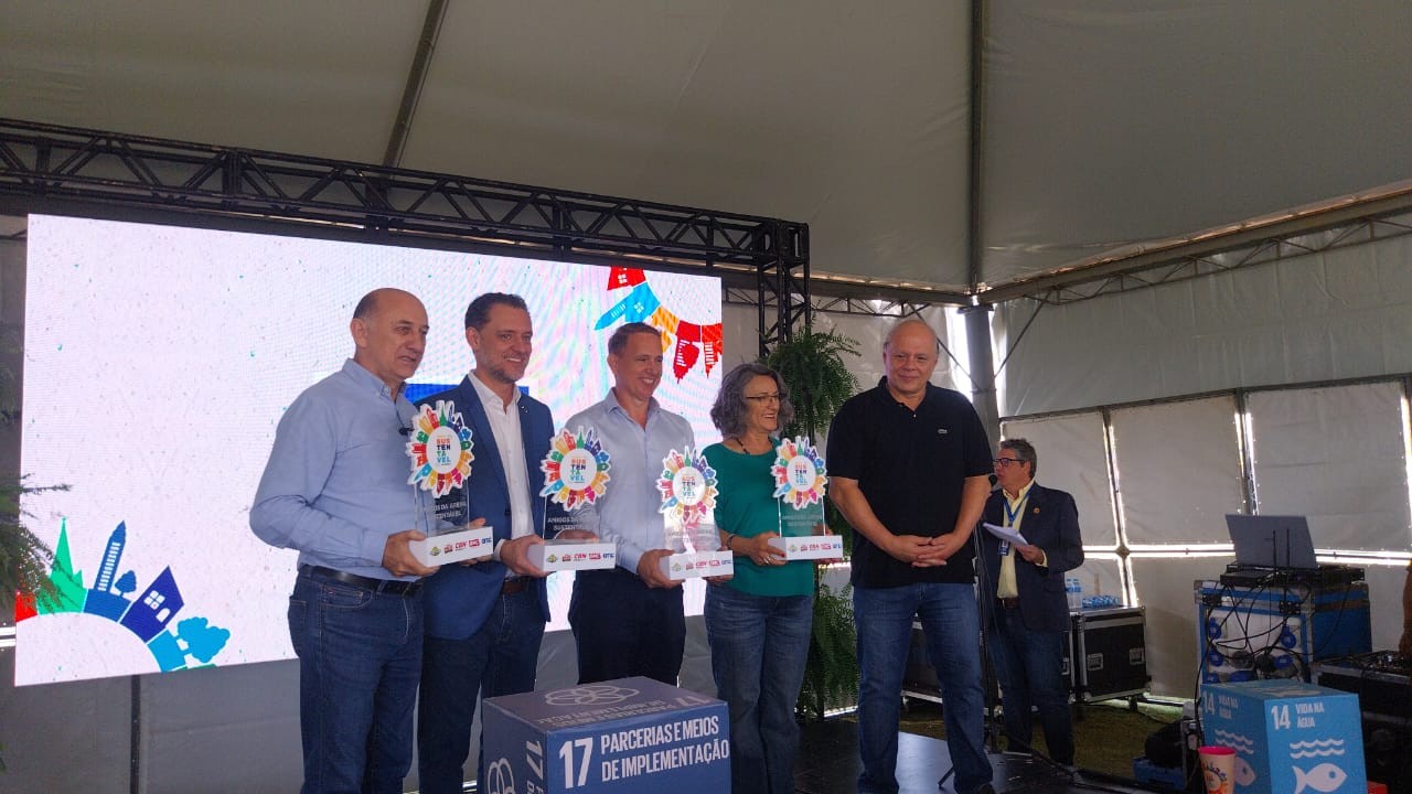 GMC entrega troféu Amigos da Arena Sustentável
