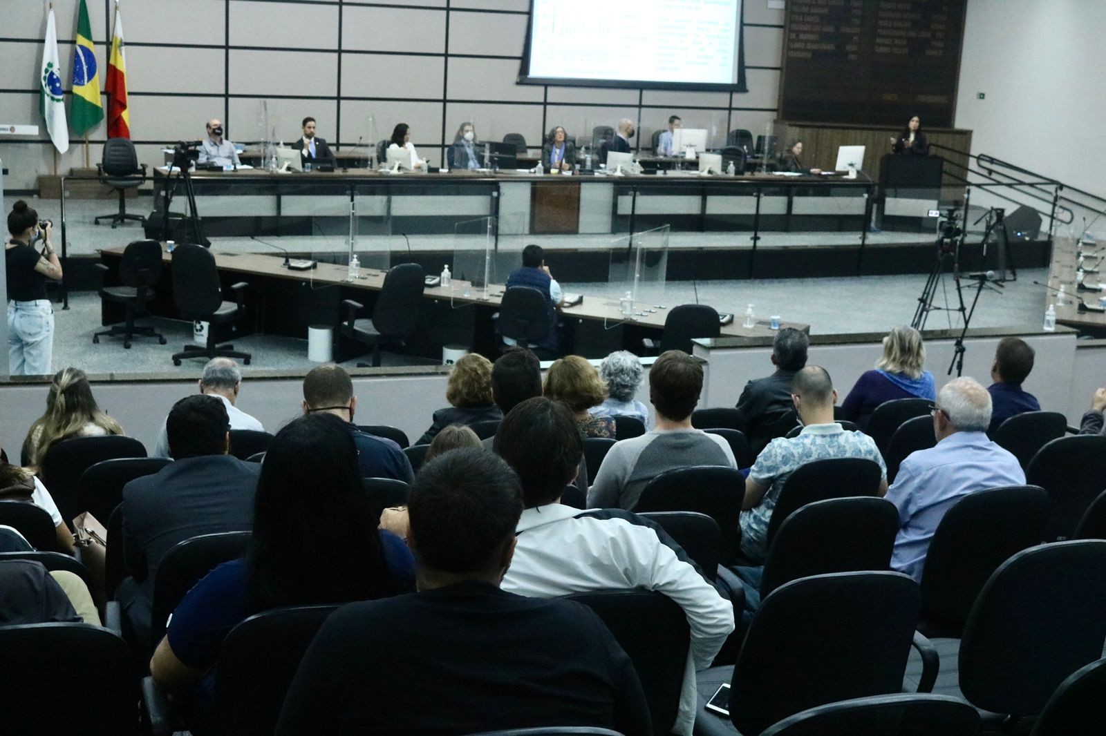 Câmara tem audiência sobre cabeamento subterrâneo em Maringá; custo e impacto de implantação preocupam especialistas