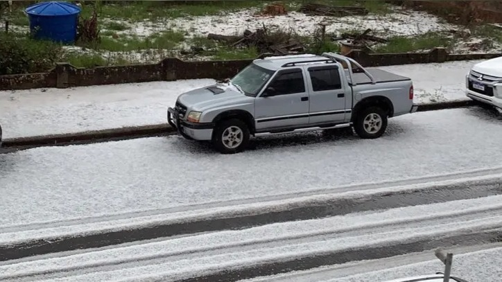 Formação de granizo em rodovia para Castro intriga motoristas